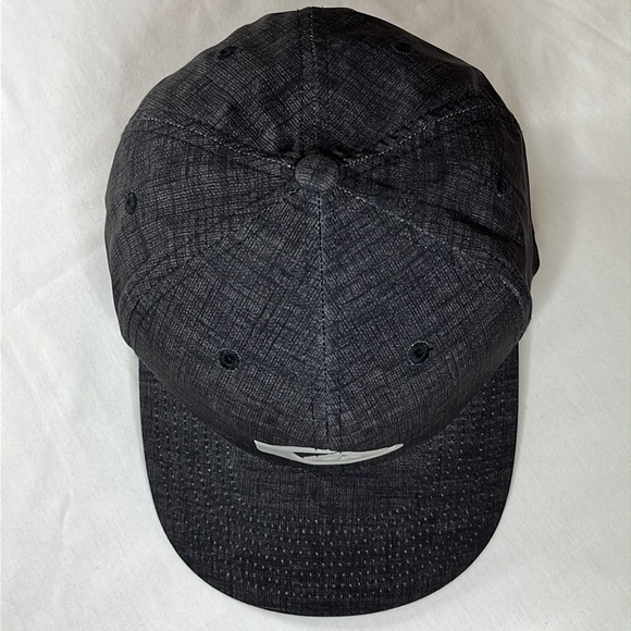 Quiksilver flexfit cap, like new condition - Picture 6 of 12